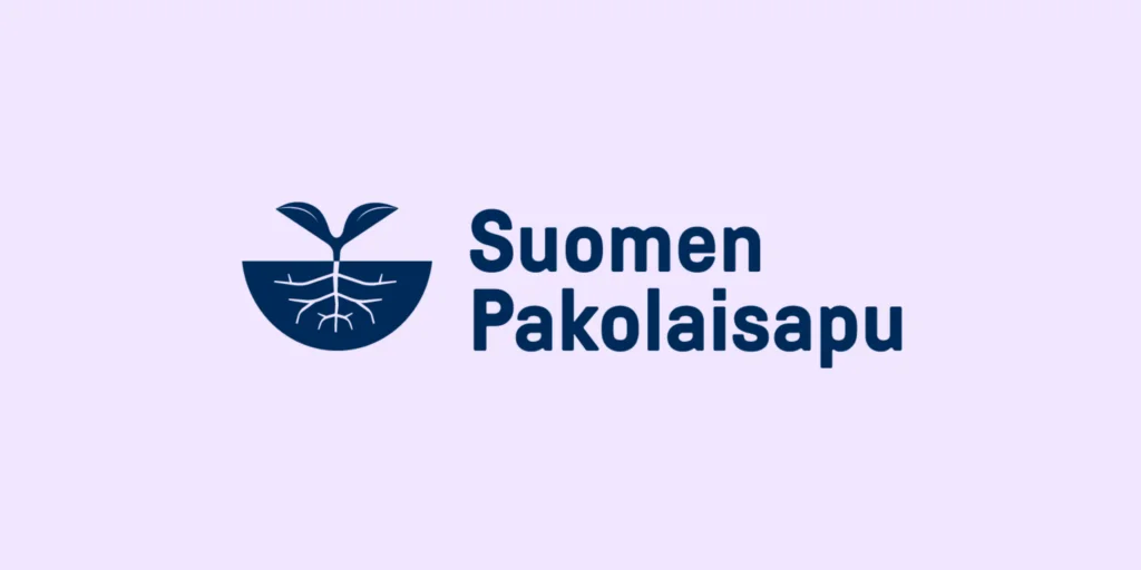 Sininen logo, jossa juuret ja lehtiä, ja sininen Suomen Pakolaisapu -teksti violetilla taustalla.