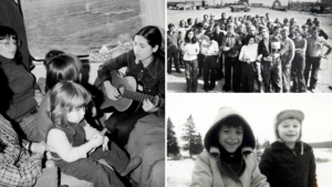 Kolme mustavalkoista kuvaa chileläisistä pakolaisista Suomessa. Ensimmäisessä kuvassa naisoletettu soittaa kitaraa neljälle kuuntelijalle. Toisessa kuvassa seisoo iso ryhmä ihmisiä pihamaalla. Kolmannessa kuvassa kaksi lasta katsovat kameraan talvimaisemassa.