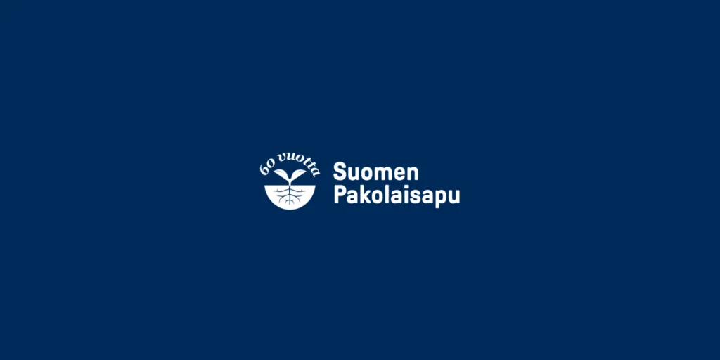Kuvassa on Pakolaisavun valkoinen juhlavuoden logo, jossa Lukee Suomen Pakolaisapu 60 vuotta. Kuvan tausta on tummansininen
