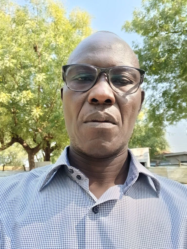 Kuvassa Pakolaisavun Etelä-Sudanin maajohtaja Francis Eswap